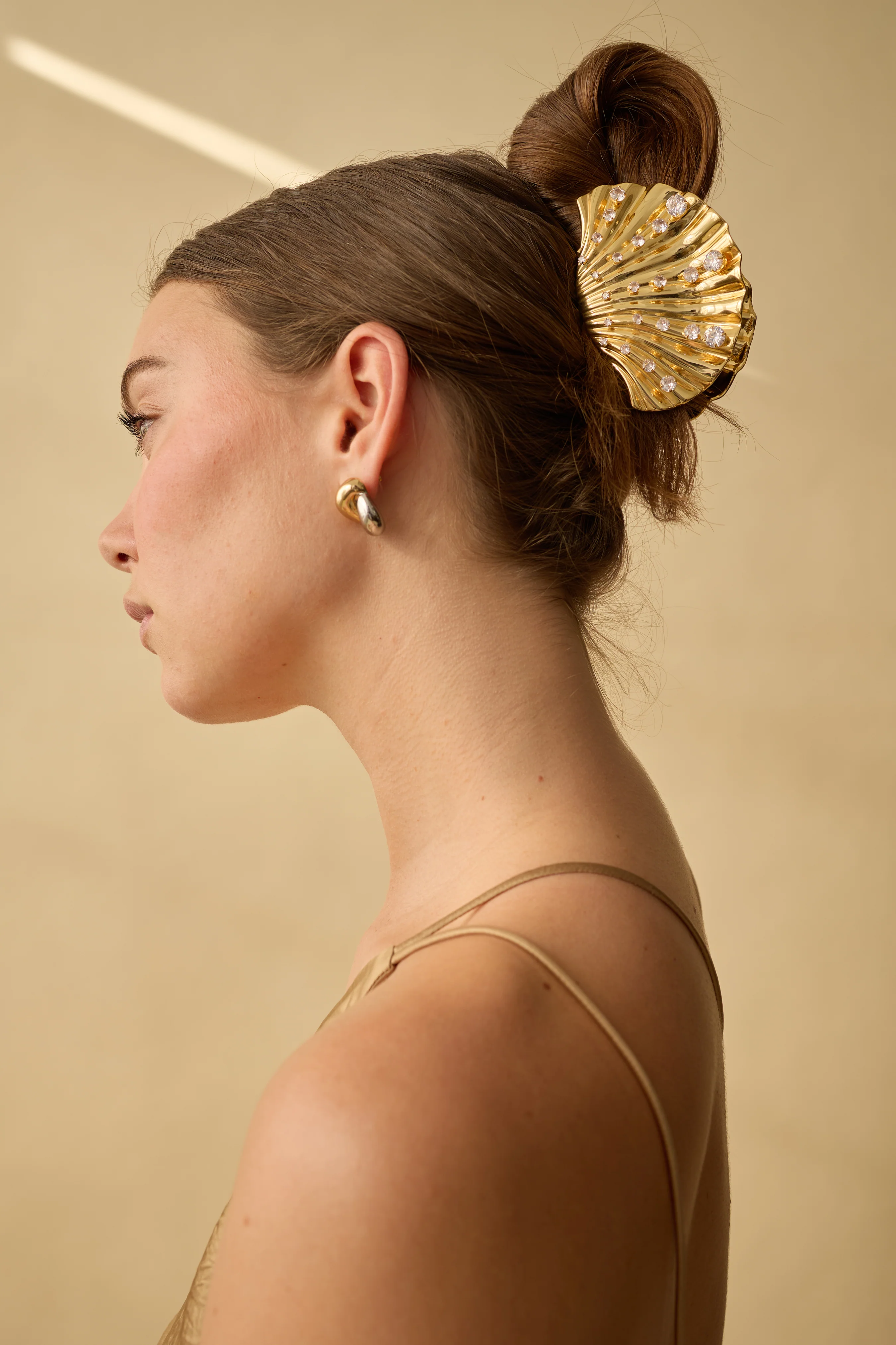 Crystal Shell Claw Clip - Image 3