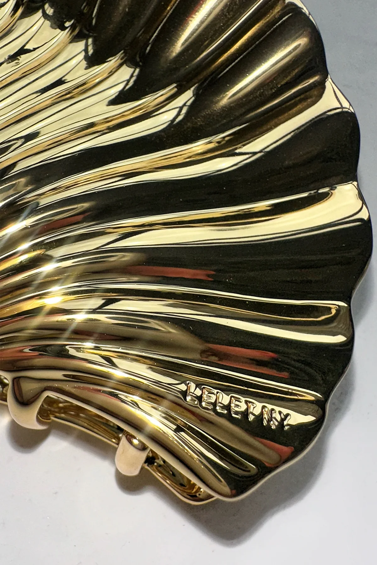 Glossy Shell Claw Clip - Image 10