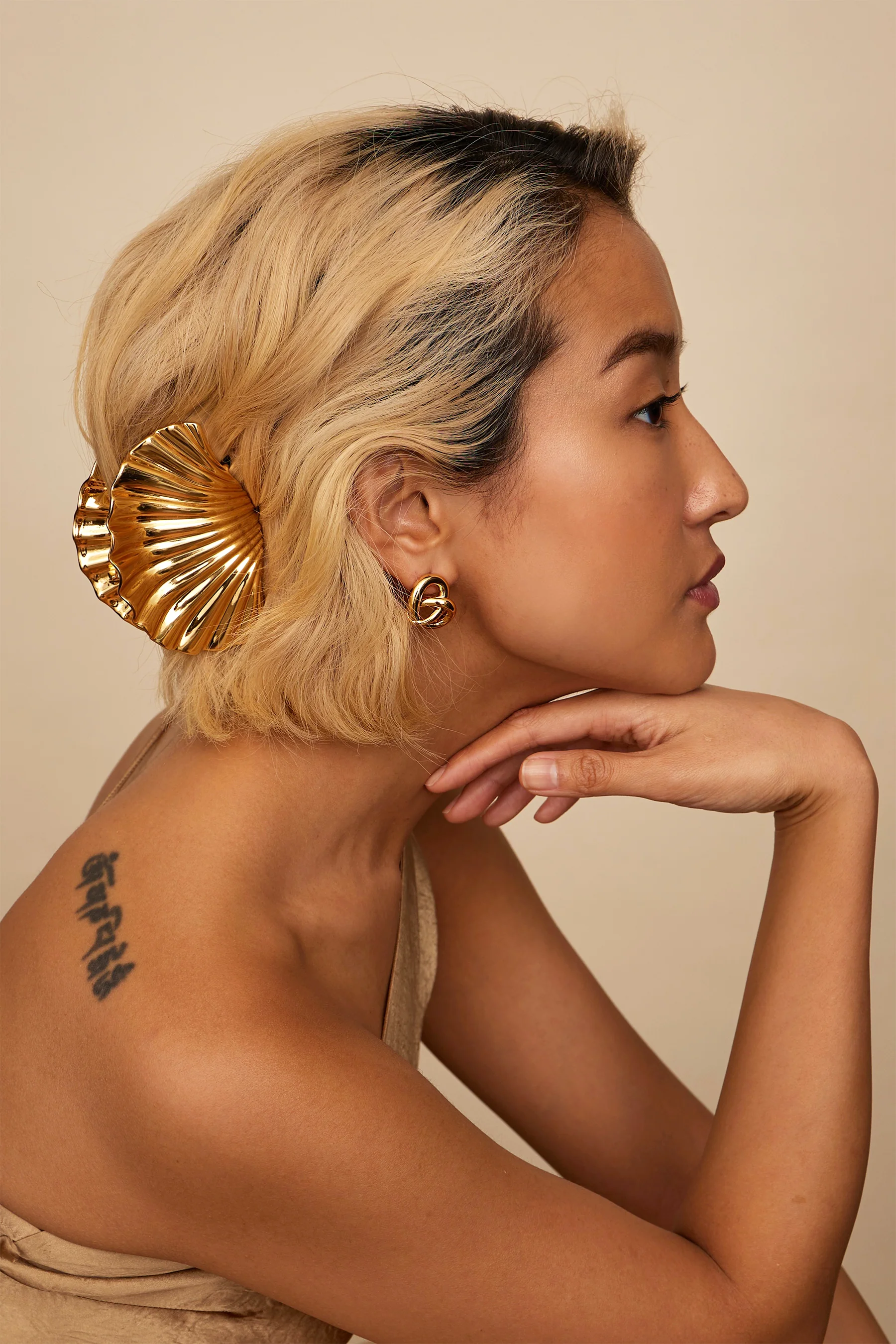 Glossy Shell Claw Clip - Image 11