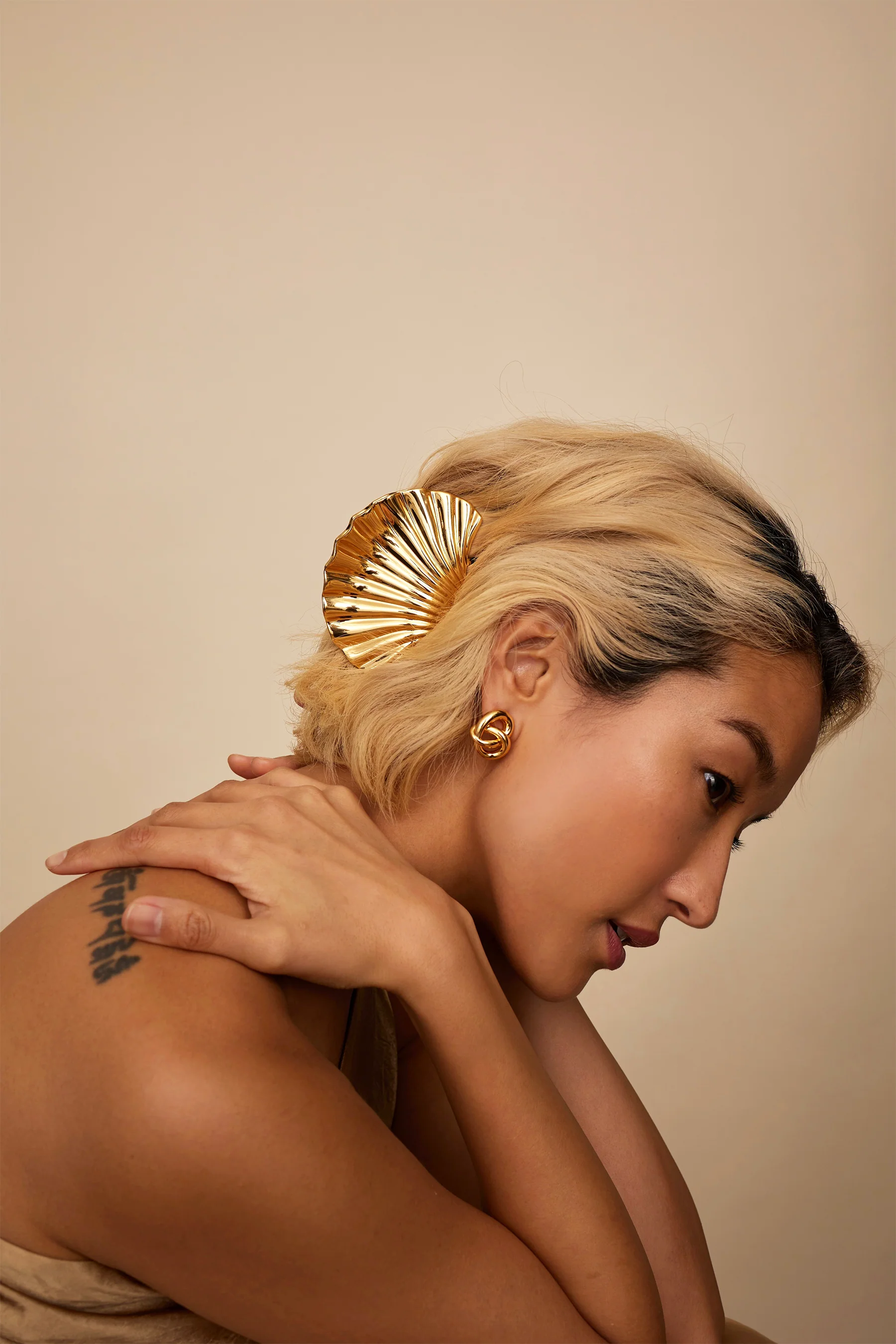 Glossy Shell Claw Clip - Image 12