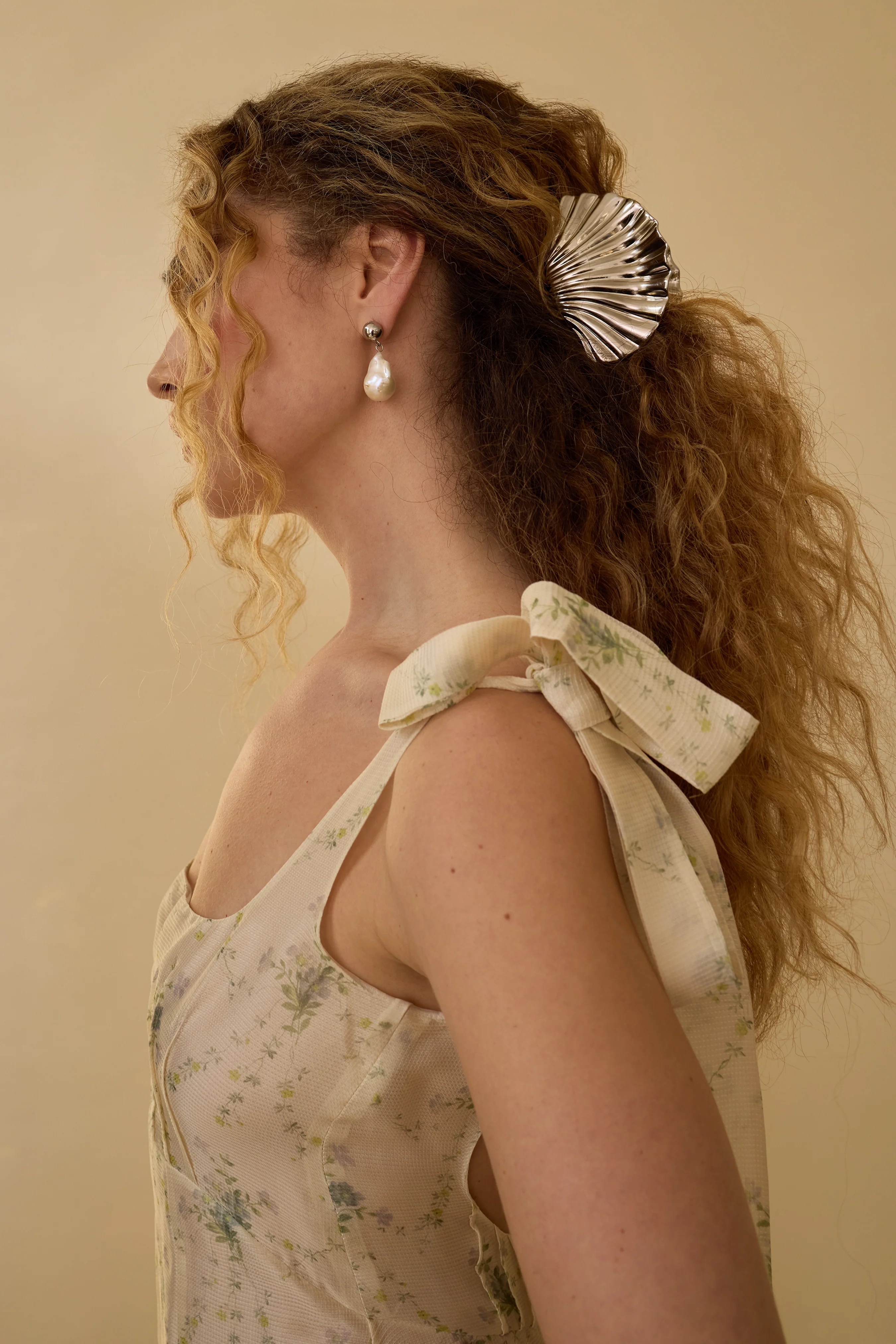 Glossy Shell Claw Clip - Image 3