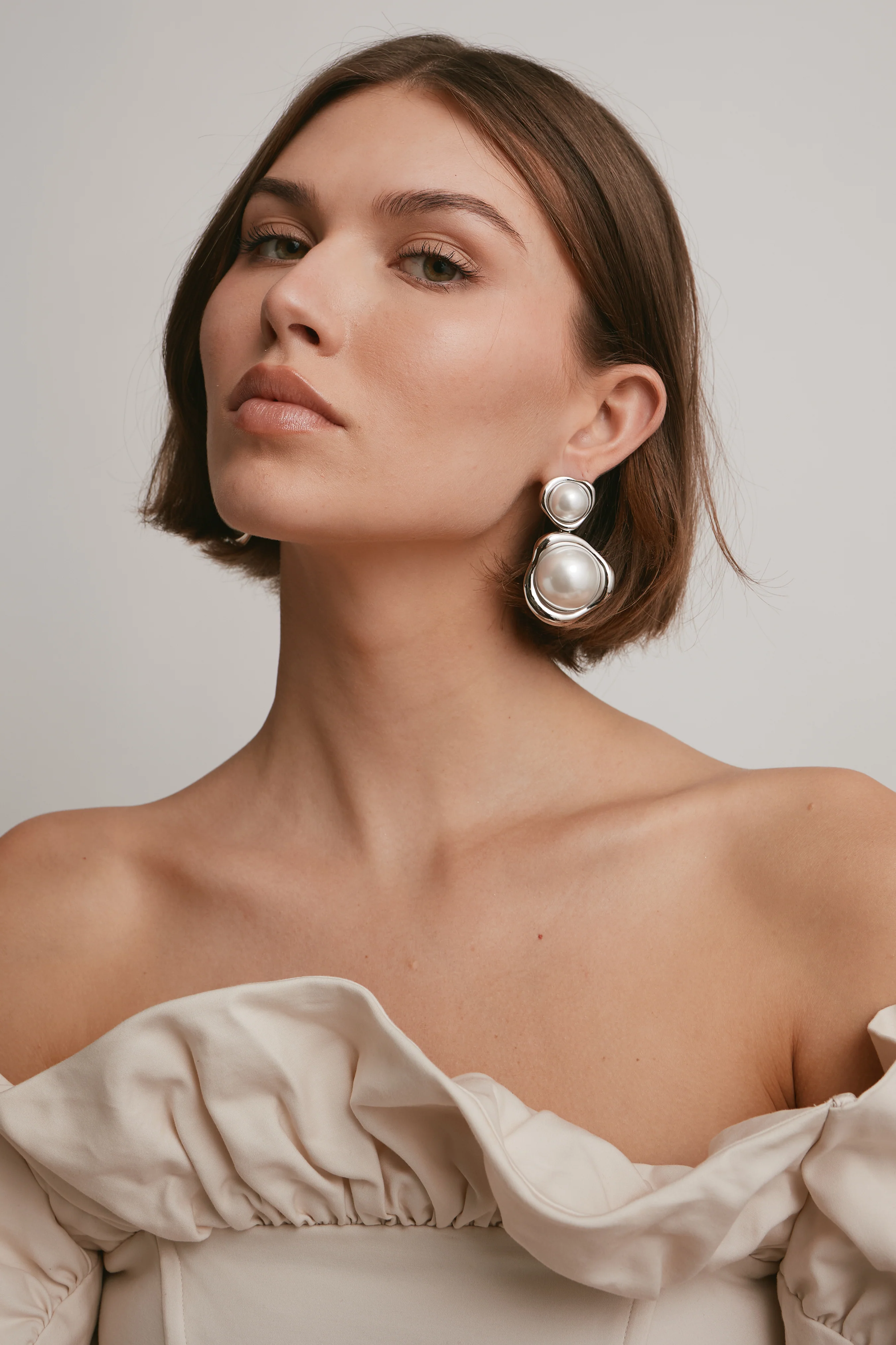 Sloane Pearl Drop Clip On Earrings - Image 6